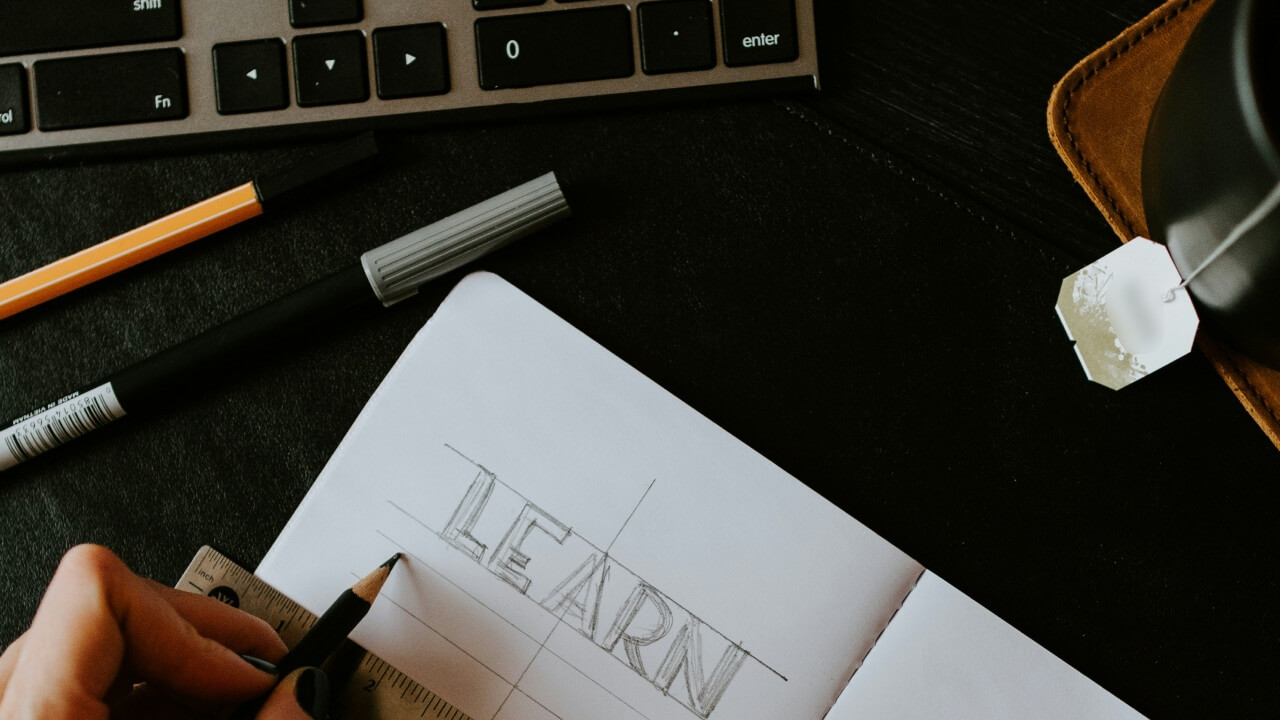 Estudar Inglês Online vs Presencial: Qual é a Melhor Opção para Ti?
